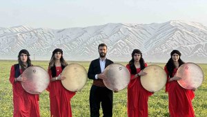 Cilo Dağı'nın eteklerinde yöresel elbiselerle erbane gösterisi