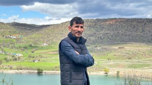 Yolda yürürken 800 bin liralık çekini düşürdü, bulana ödül verecek