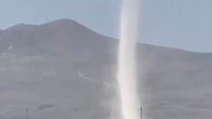 Ağrı'da metrelerce yükseklikteki hortum cep telefonu kamerasında