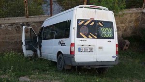 Erciş'te minibüs şarampole uçtu: 1 yaralı