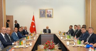 Ticaret Bakan Yardımcısı Uçarmak, Hakkari'de ziyaretlerde bulundu