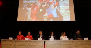 A Milli Kadın Futbol Takımı, Erzincan'da üniversite öğrencileriyle buluştu