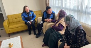 Van polisinden Anneler Günü ziyareti