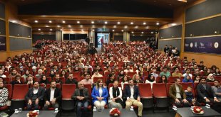 Erzurum'da üniversitelilere 'Türkiye'nin Büyük Dil Modeli T3 AI' projesi anlatıldı