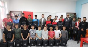 Fedai Din Başarılı Güreşçileri Ödüllendirdi