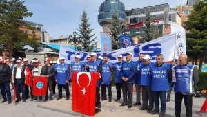 Kent Meydanında 1 Mayıs İşçi Bayramı davul zurna eşliğinde kutlandı