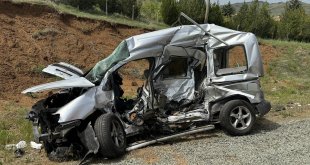 Elazığ'da ambulans ile hafif ticari aracın çarpıştığı kazada, 6 kişi yaralandı