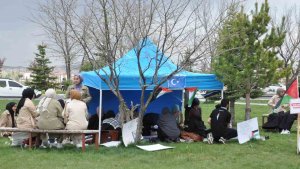 Kars'ta üniversite öğrencileri İsrail zulmüne karşı eylem başlattı