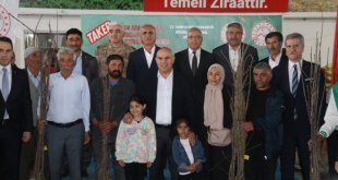 Ağrı'da meyve çeşitliliğin artırılması amacıyla çiftçilere 28 bin 800 fidan dağıtıldı