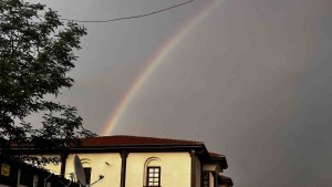 Malatya'da yağmur sonrası çıkan gökkuşağı görenleri mest etti