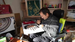 Azmiyle herkese örnek oluyor!