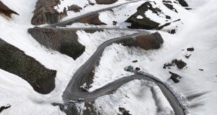 Kar nedeniyle günlerdir kapalı olan Van-Bahçesaray kara yolu açıldı