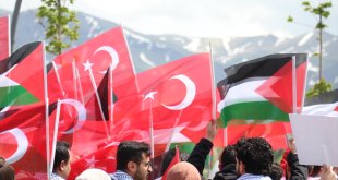 Erzurum Teknik Üniversitesi öğrencilerinden Filistin'e destek yürüyüşü