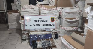 Ağrı'da metruk binada kaçak 53 bin 500 güneş gözlüğü ele geçirildi