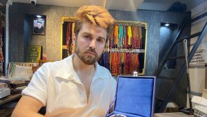 Türkiye'de sadece Elazığ'da çıkarılan vişne mermerinden yapılan tespihler 85 bin liradan alıcı buluyor