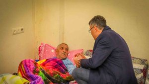 Vali Ali Çelik, aileleri yalnız bırakmıyor