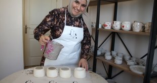 Evinin bir odasını seramik atölyesine dönüştürdü