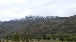 Hazarbaba Dağı'na kar yağdı