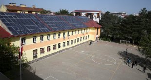 Muş'ta okulun elektrik ihtiyacının yarısı güneş enerjisinden karşılanıyor