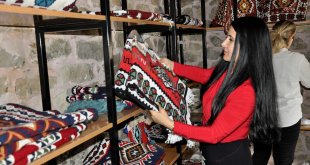 Çukurca'da yöresel ürünler Zap Kadın Kooperatifinde pazarlanıyor