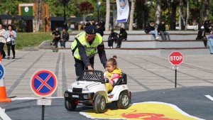 Elazığ'da Trafik Haftası etkinliklerinde çocuklar doyasıya eğlendi