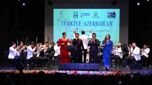 Türkiye-Azerbaycan Erzurum'da tek yürek oldu