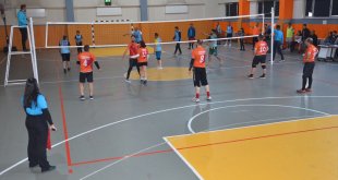 Yüksekova'da kurumlar arası voleybol turnuvası düzenlendi