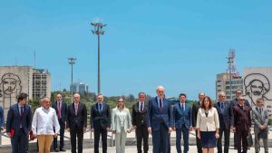 TBMM Başkanı Kurtulmuş, Küba'nın bağımsızlık mücadelesinin öncüsü Jose Marti'nin anıtını ziyaret etti