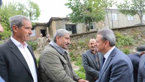 Bitlis Valisi Karaömeroğlu, şehit ailelerini ziyaret etti