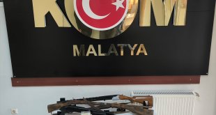 Malatya'da silah ve uyuşturucu ele geçirildi