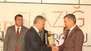 Veteriner Fakültesi Dekanlığı Koşusu'nun galibi 'King Karaca'