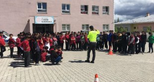 Kağızman'da öğrencilere trafik eğitimi verildi