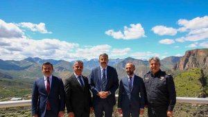 Vali Çelik, Çukurca'ya hayran kaldı