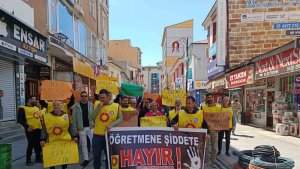 Ağrı'da öğretmenler "Şiddete Dur" demek için bir araya geldi