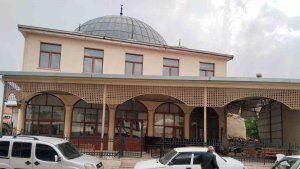 Depremde hasar alan tarihi cami ayağa kaldırılıyor