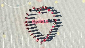 Erciş'te öğrenciler kalp koreografisi yaparak Anneler Günü'nü kutladı