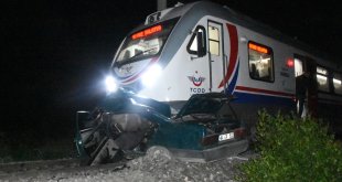 Malatya'da yolcu treninin çarptığı otomobilin sürücüsü öldü