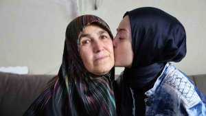 Fedakar anne, böbreğini vererek kızını yeniden hayata bağladı