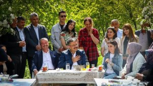 Vali Çelik kadınların kurduğu serayı ziyaret etti