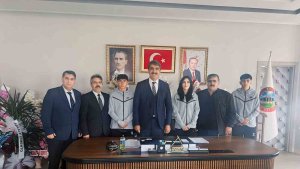 Başkan Polat'tan atletizm takımına ödül