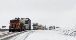 Ardahan-Posof kara yolunda kar ulaşımı aksattı