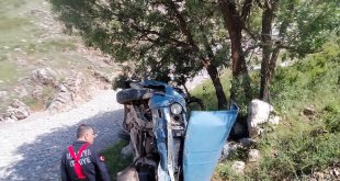 Malatya'da uçuruma yuvarlanan otomobildeki 2 kişi ağır yaralandı
