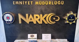 Ağrı'da yakalanan 5 zanlının midesinden 3 kilo 742 gram uyuşturucu çıktı