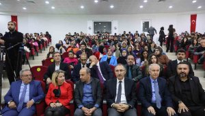 Elazığ'da 'Bilişim Çağında Dezenformasyon' konferansı gerçekleşti