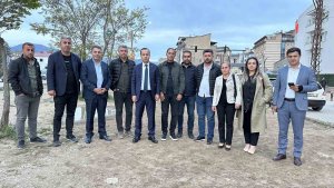 İpekyolu Caddesi'ndeki refüjde peyzaj çalışmalarının bitirilmemesine tepki