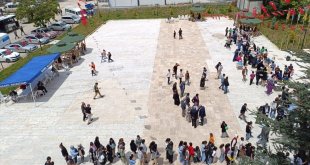 Baskil'de lise öğrencileri Filistin yararına kermes düzenledi