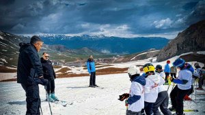 Hakkari'de mayıs ayında kayak yarışması düzenlendi