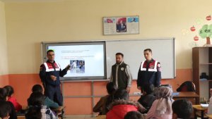 Ağrı'da öğrencilere doğa ve hayvan sevgisi anlatıldı