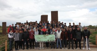 11 ilden gelen öğrenciler Bitlis'in tarihi mekanlarını gezdi
