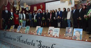 Sarıkamış'ta öğretmenler şiir ve müzik dinletisi sundu